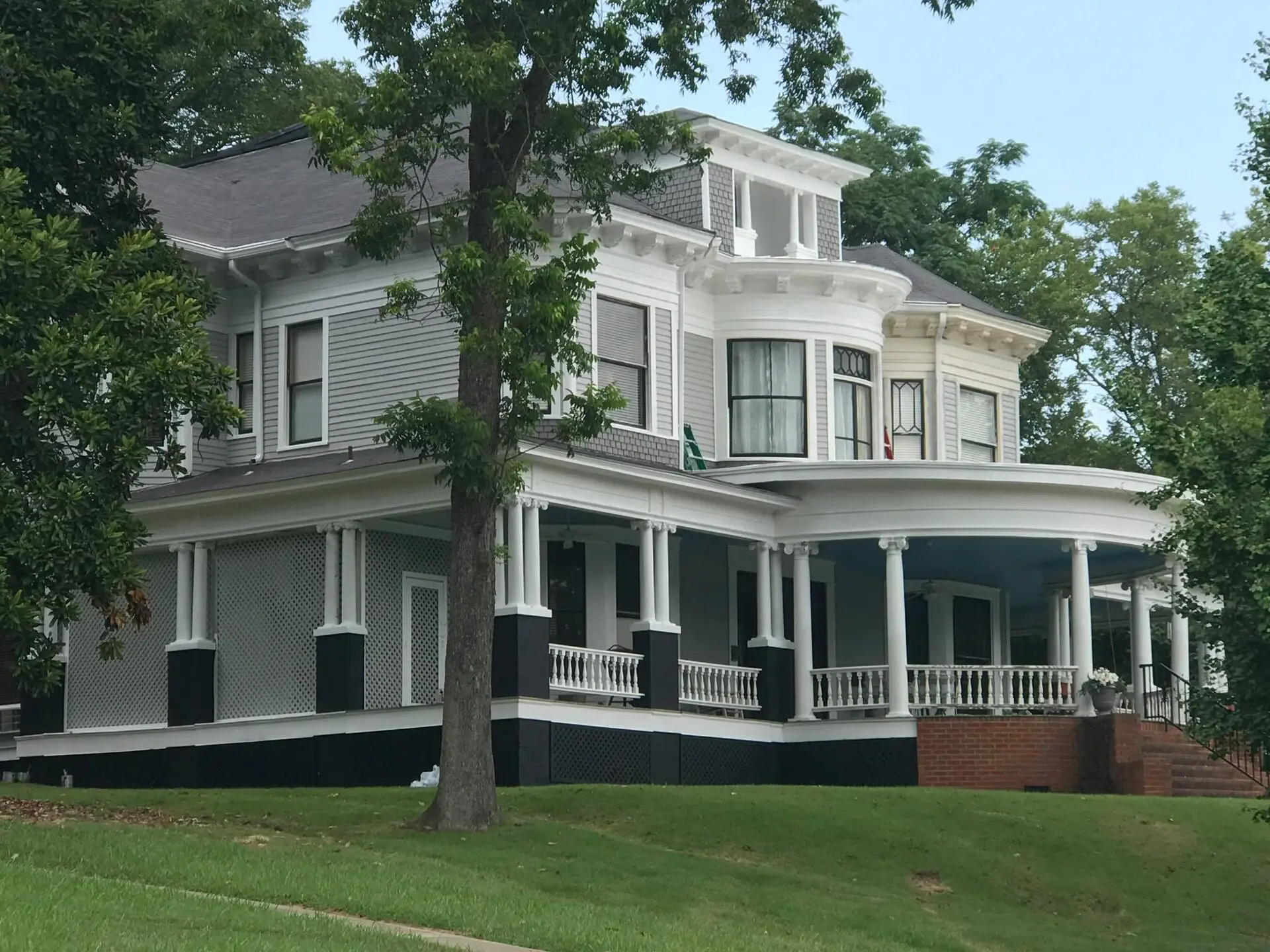 The Edwardian Inn exterior in summer
